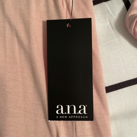 Women’s long sleeve tee size XS NWT - Picture 4 of 5